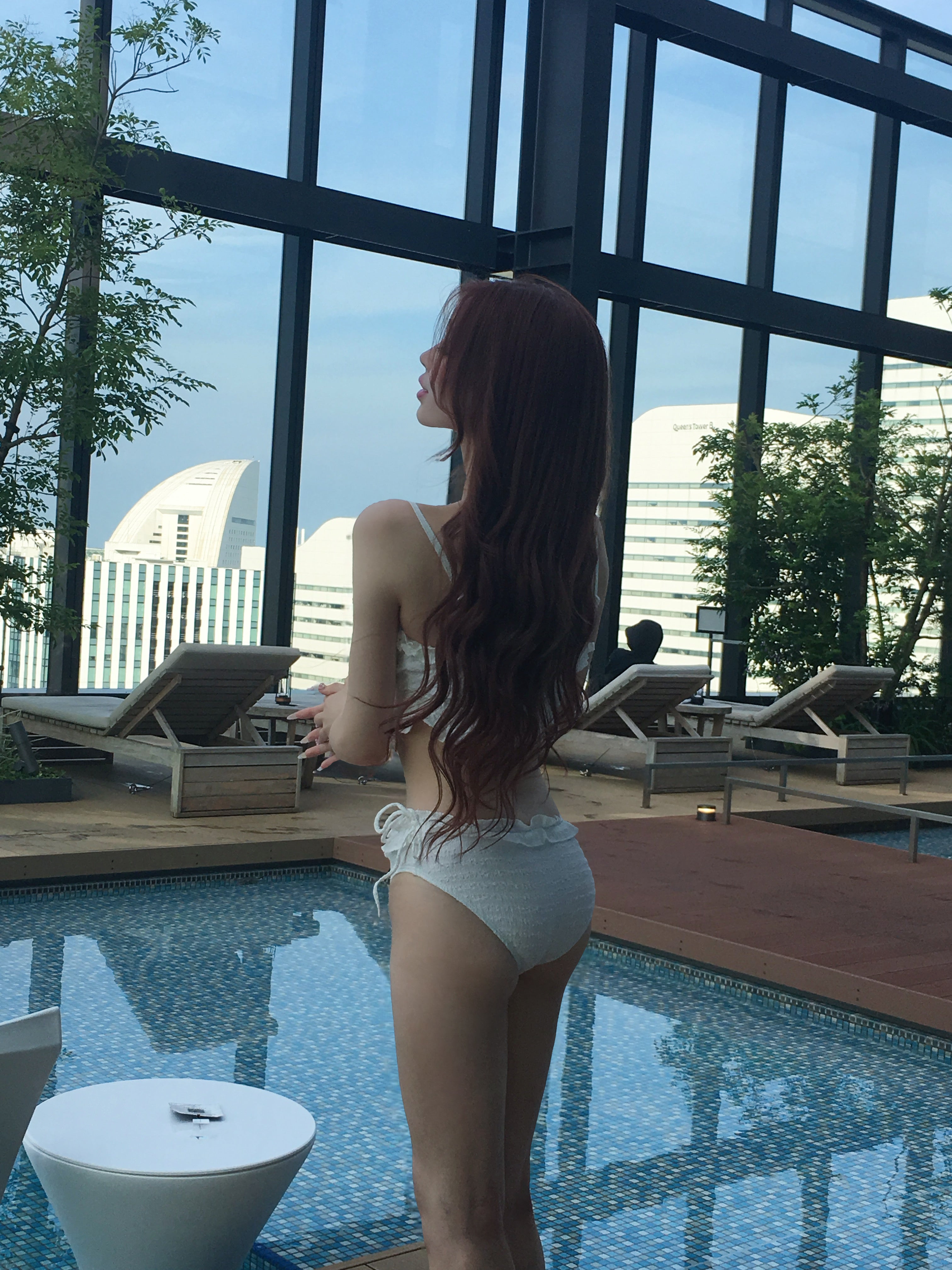 WhiteフリルSW