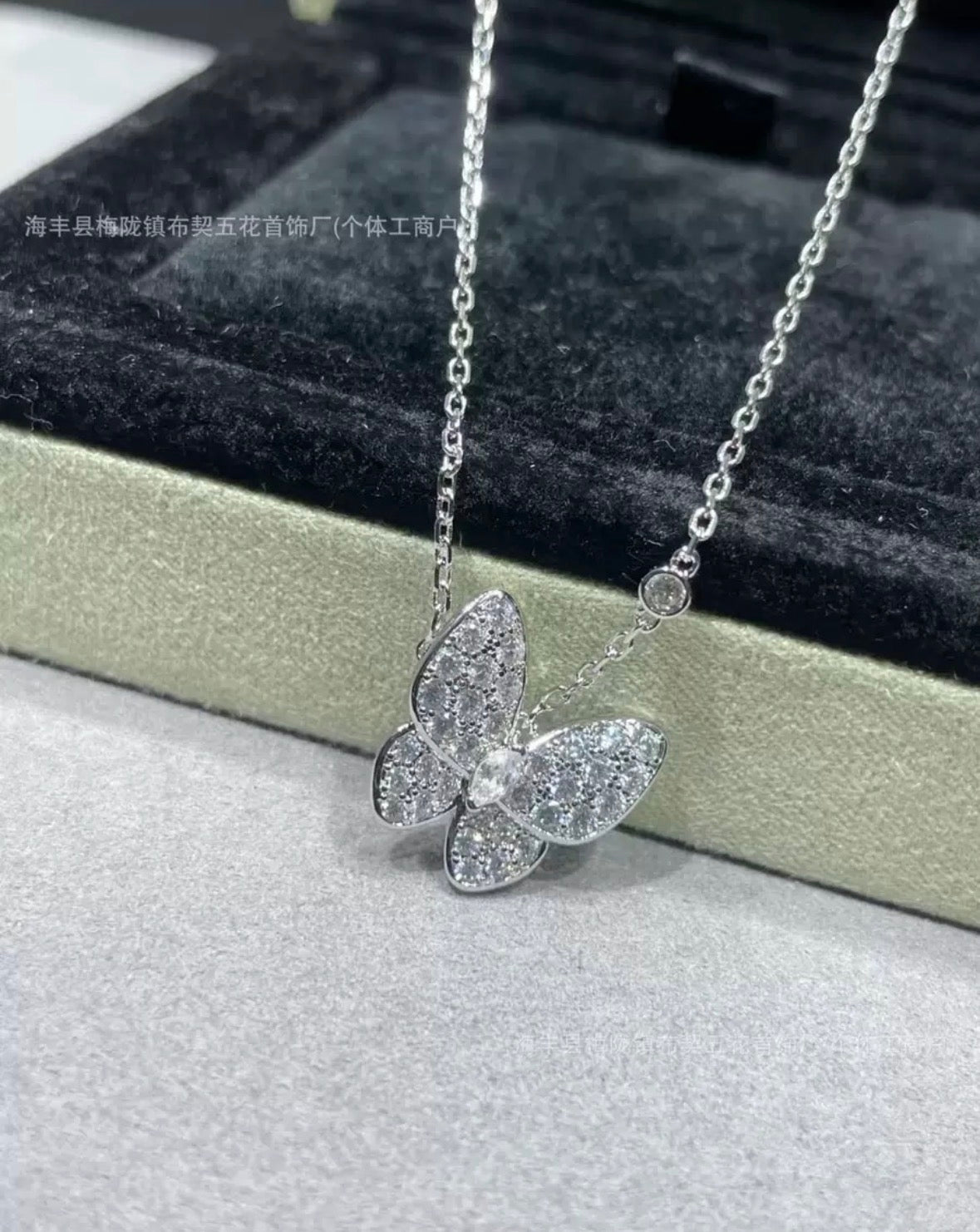 高品質 バタフライネックレス8色
