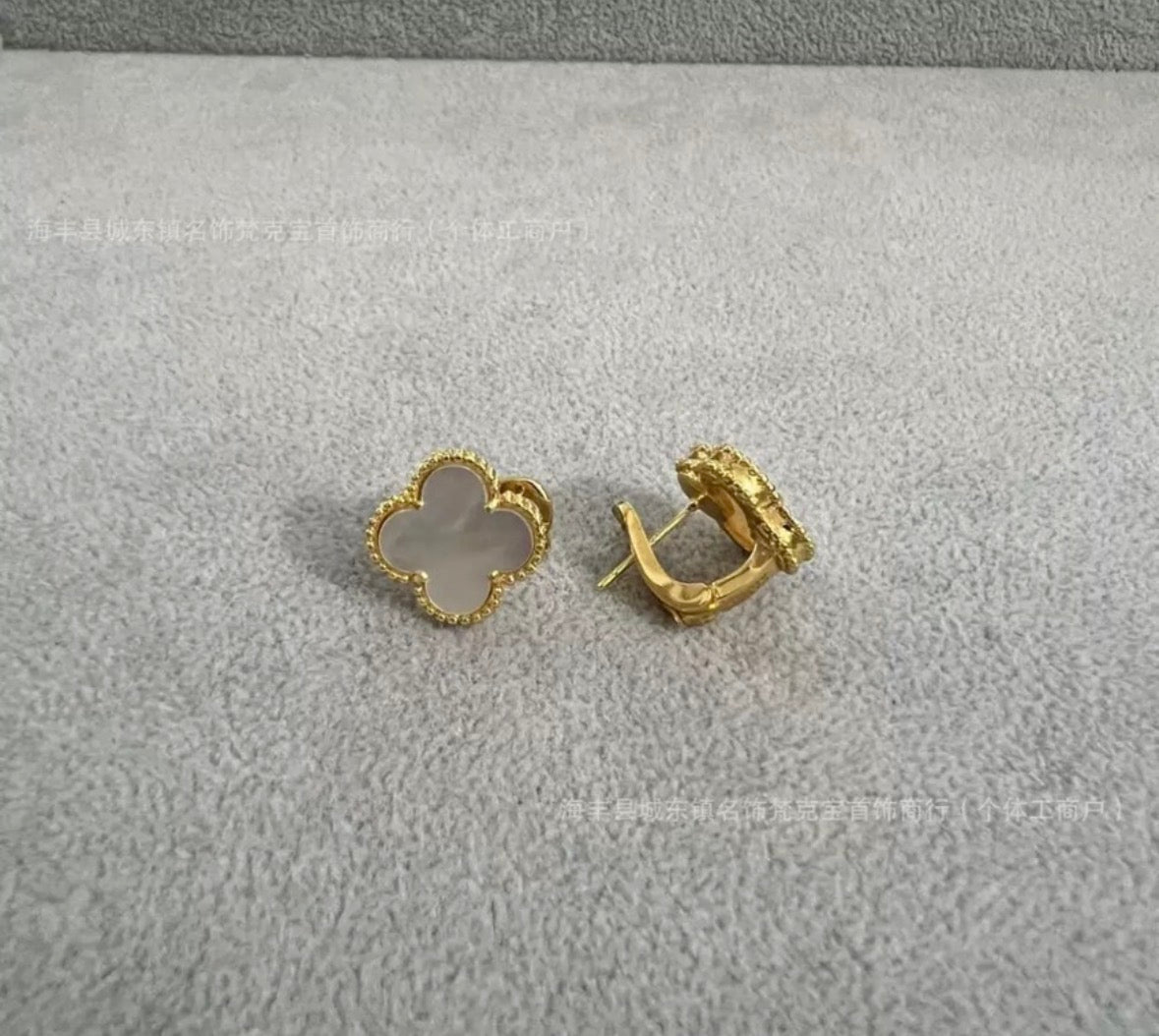 クローバーピアス 6色