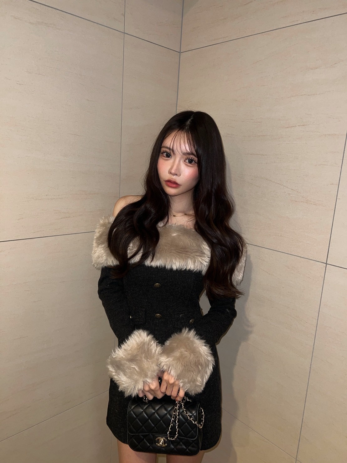 ファーオフショルワンピ