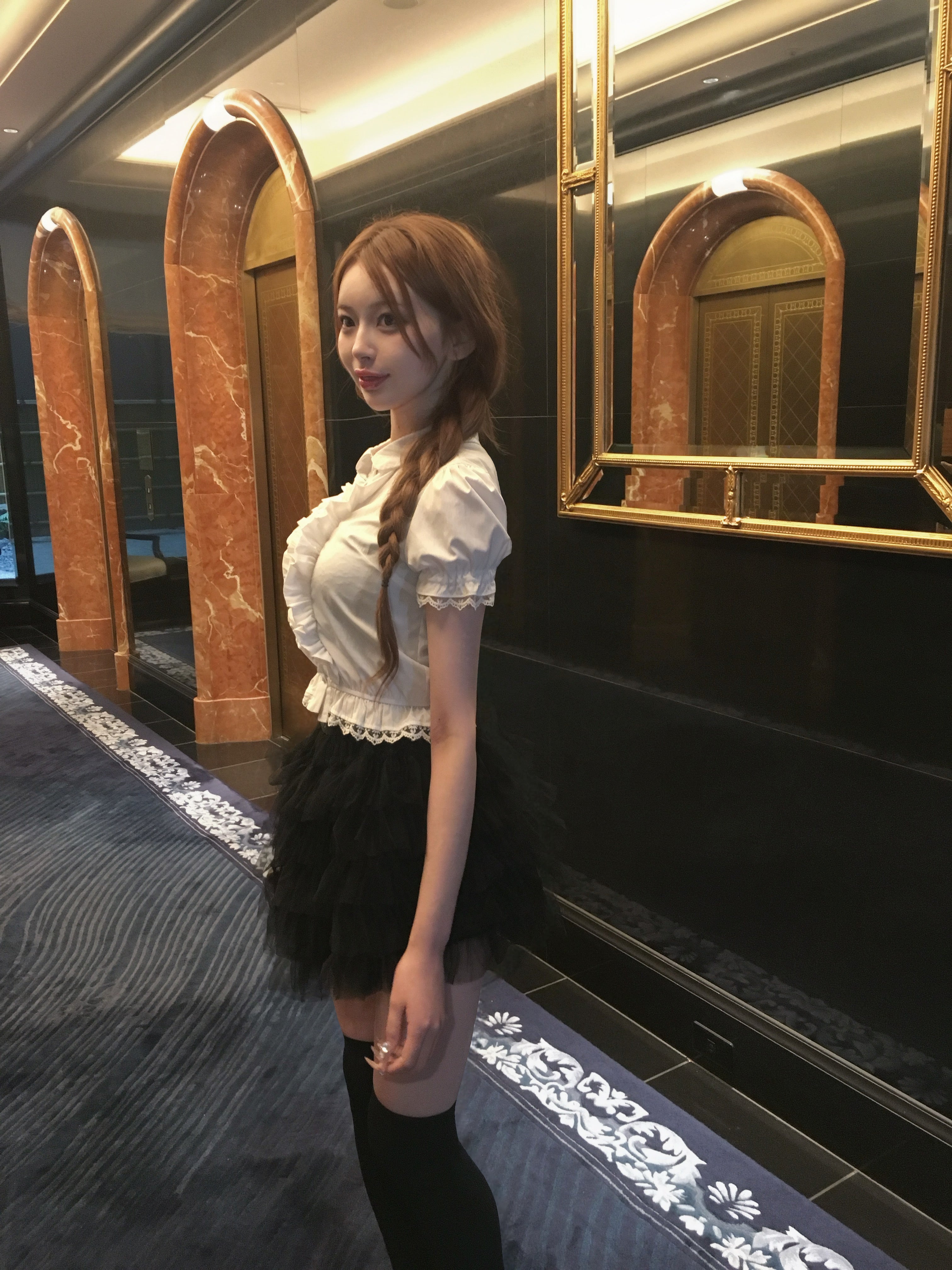 フリルブラウストップス