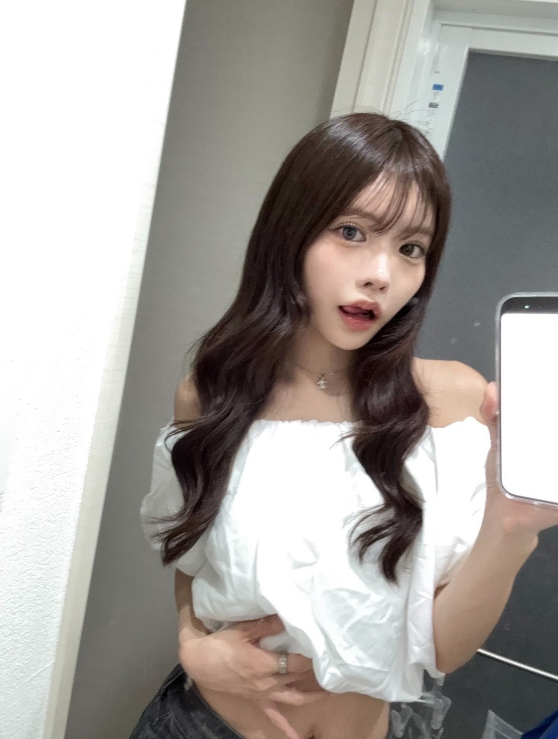 オフショルトップス