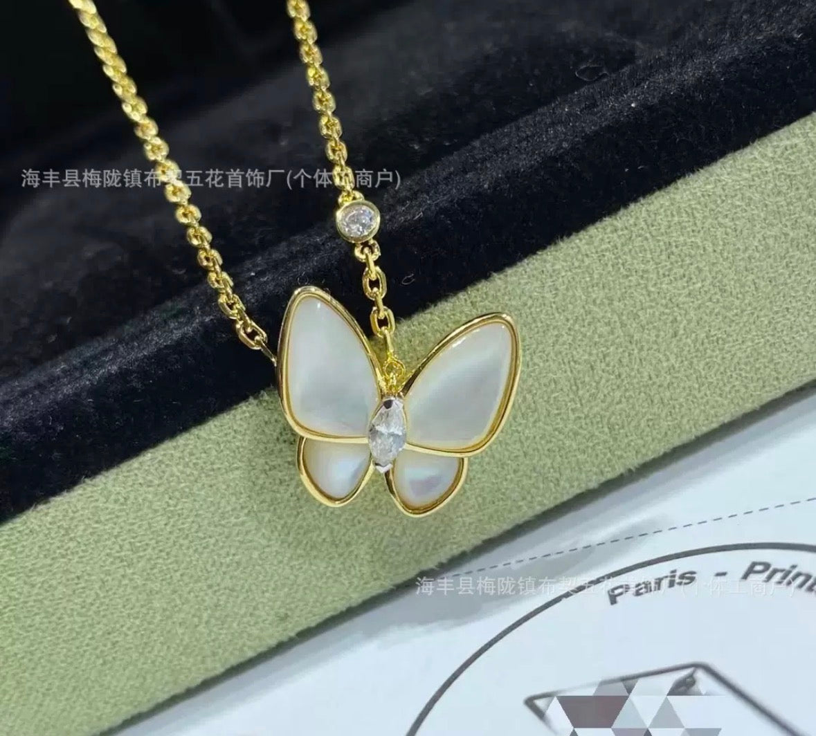 高品質 バタフライネックレス8色