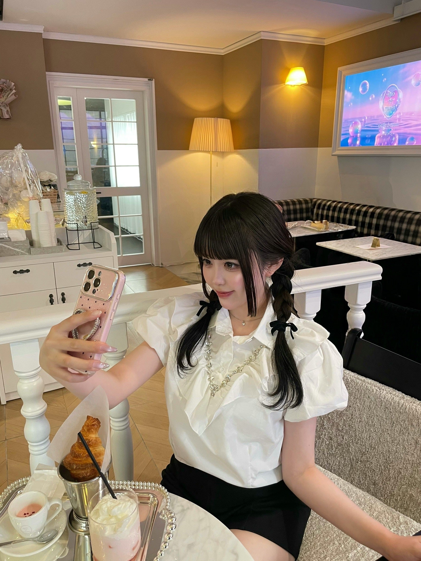 ビジューフリルシャツ