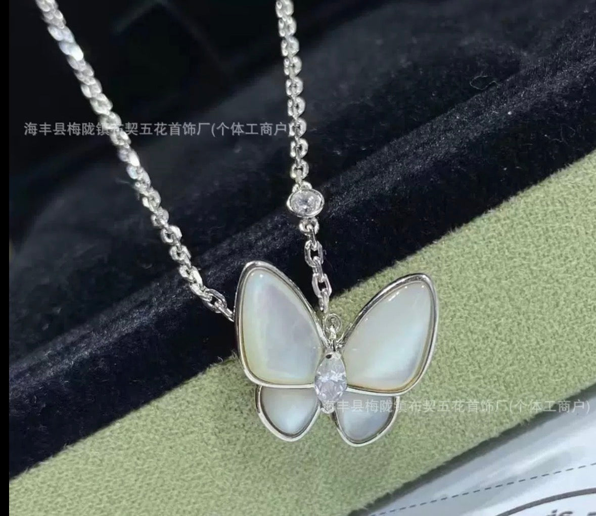 高品質 バタフライネックレス8色