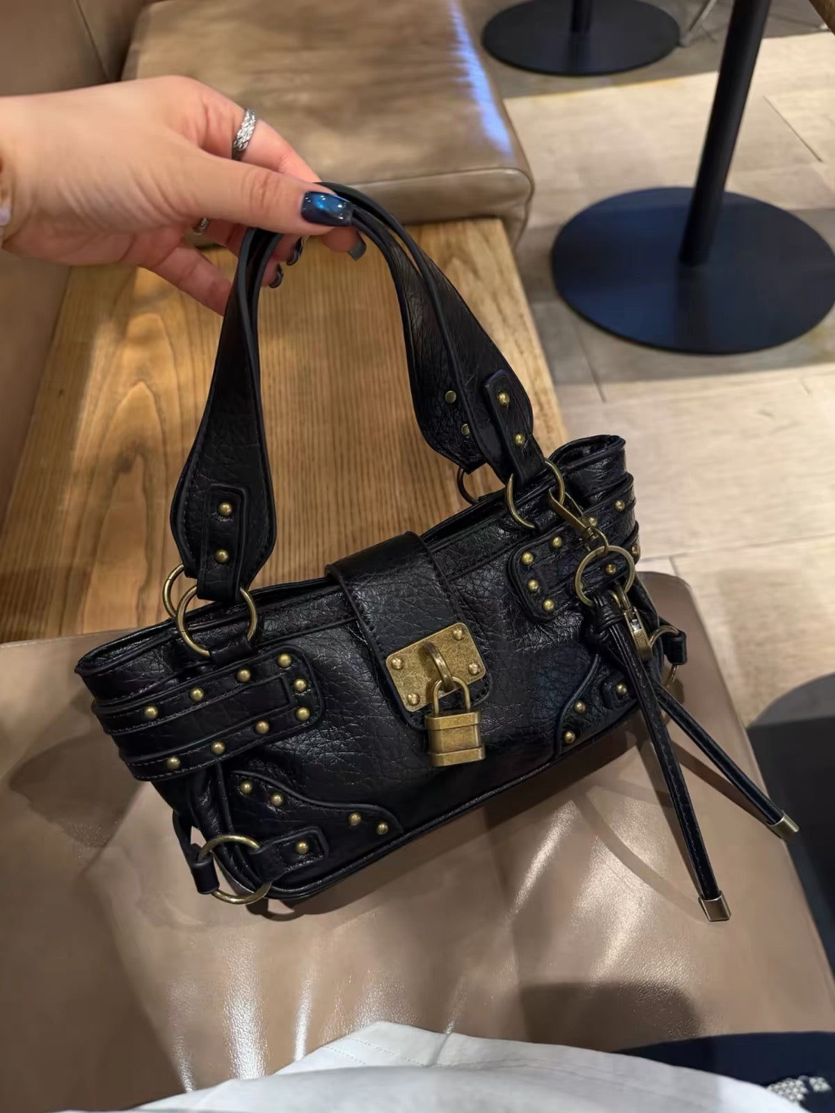 スタッズkeyバッグ6色