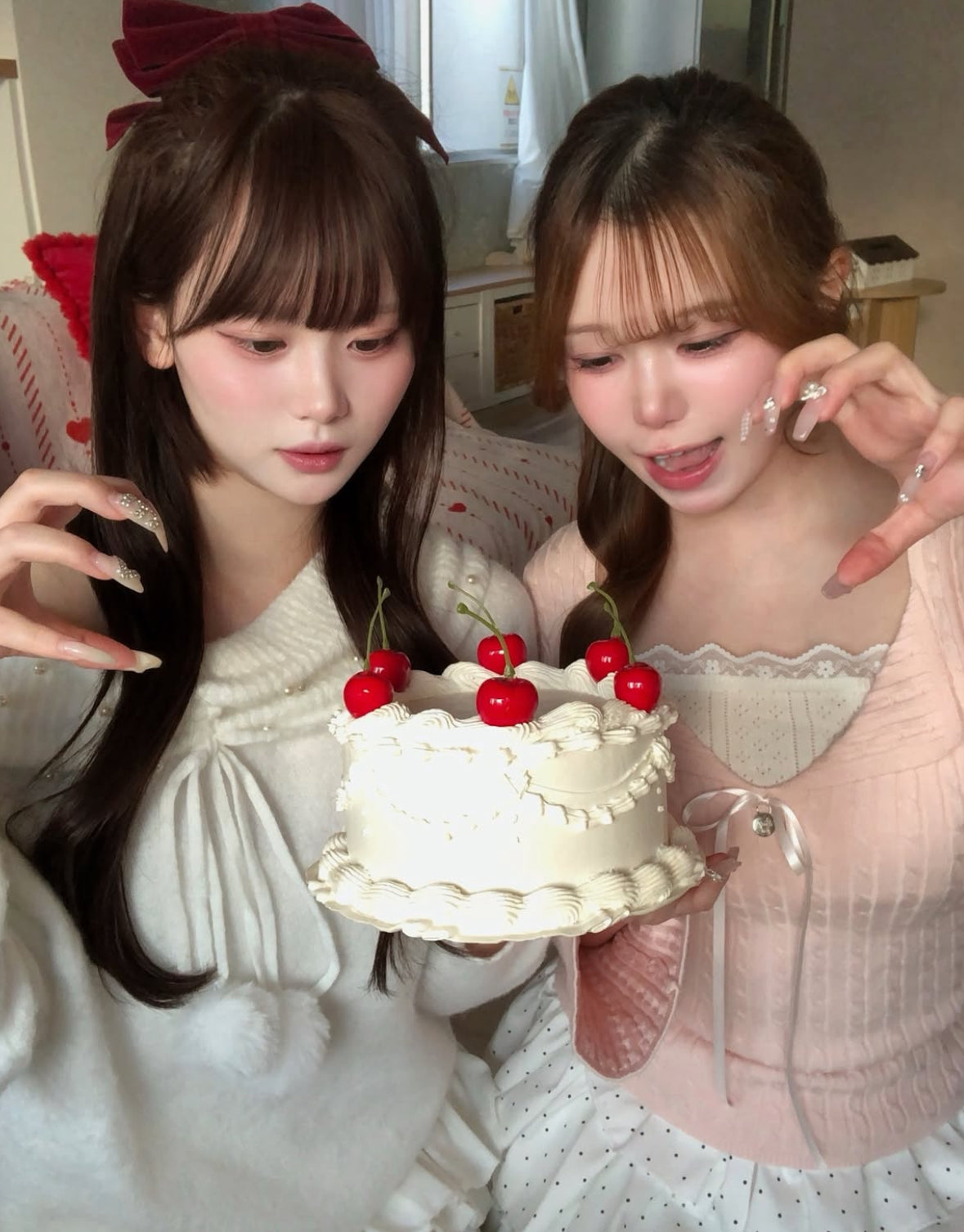 ぽんぽんあざとトップス