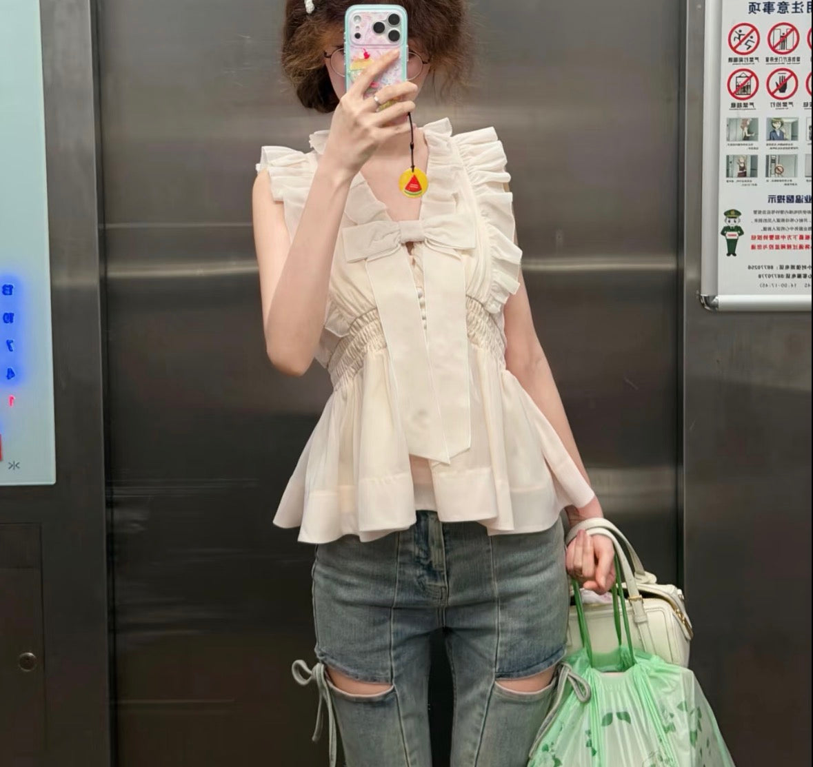 くり抜きリボンパンツ
